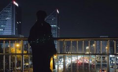 如何应对老公做错事却不承认错误的情况？
