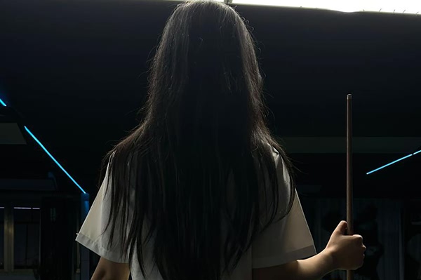 老婆频繁与他人聊天背后的心理解析