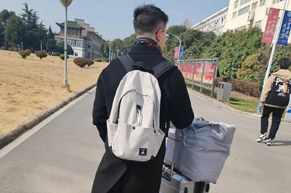 丈夫出差时温暖他的心：关心与支持的有
