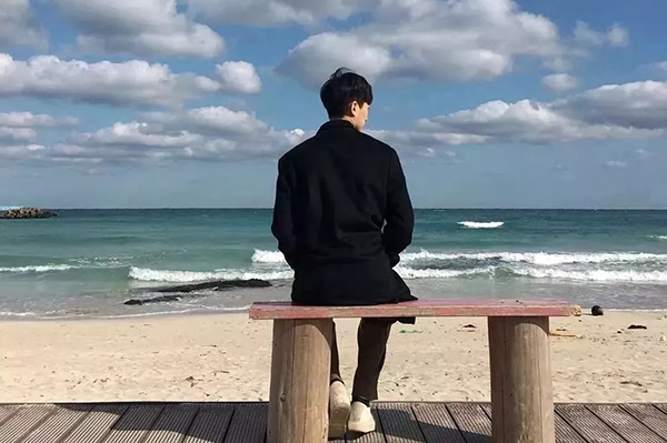 男生抱怨工作累？这几招让你轻松安慰他