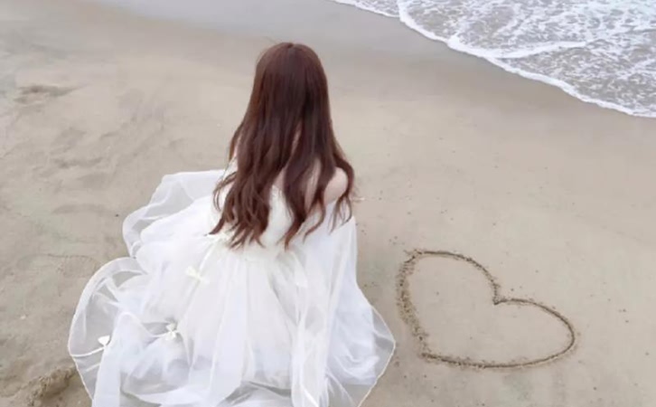 出差女性的忠诚考验：常出差是否意味着